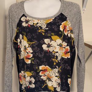 Lightweight floral pull over